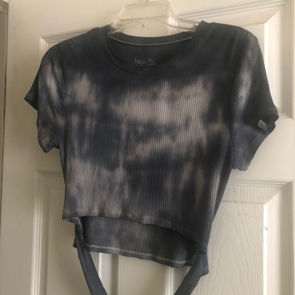 Tops - Women’s Black, Gray, and White Tie Dye Crop Top